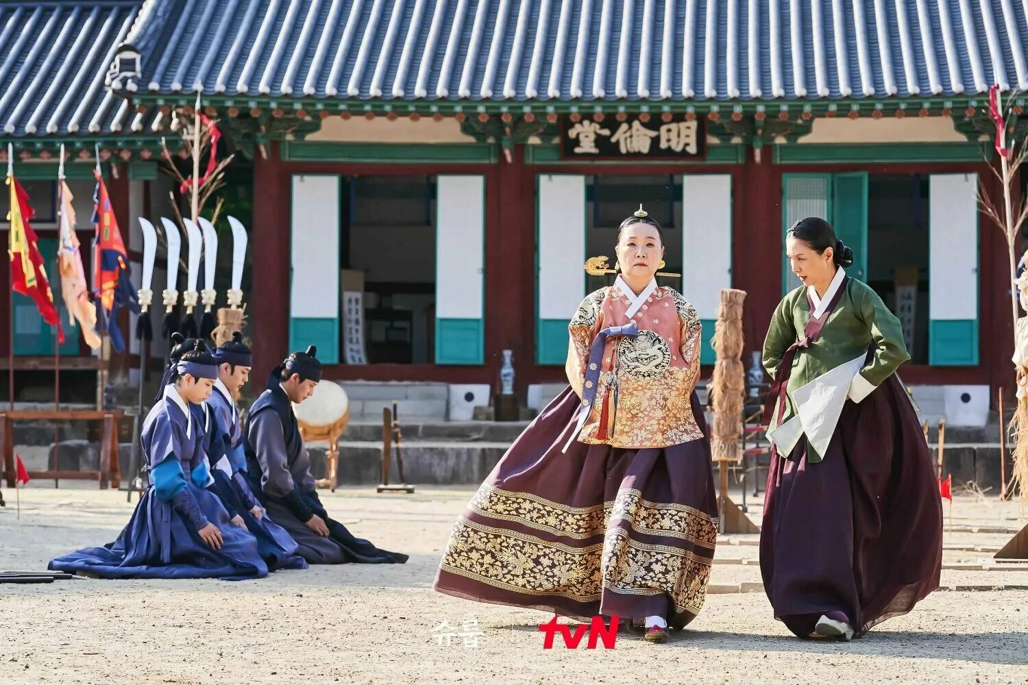 зонтик королевы 2022