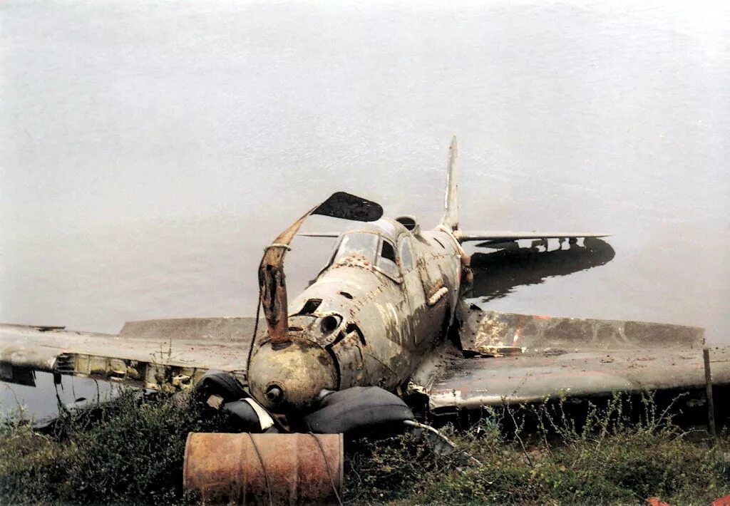 Самолёт Мессершмитт 109. Самолёт Мессершмитт 109 на Восточном фронте. Сбитый немецский самолёт м. Сбитые самолеты второй мировой войны.