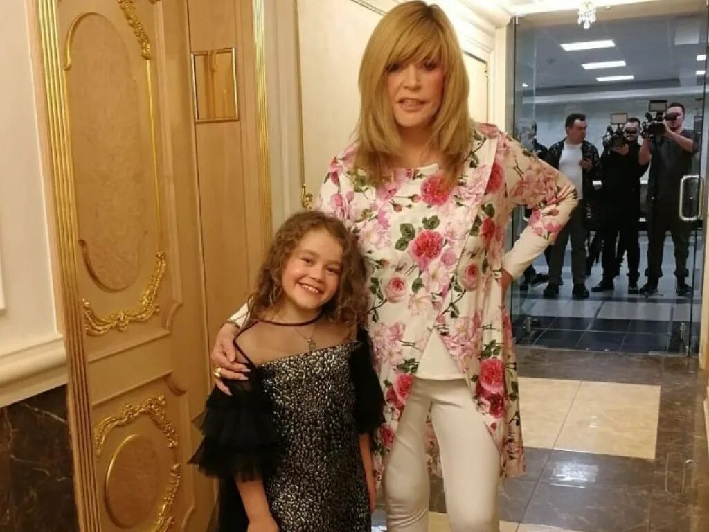 Где сейчас пугачева и чем занимается. Алла пугачёва 2025. протеже пугачевой. алла пугачёва сейчас 2025 с детьми. пугачева сейчас.