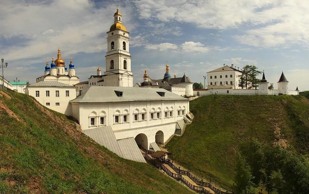 Тобольском и. Тобольский Кремль Тобольск. Рентерея Тобольский Кремль. Тобольск Софийский собор Рентерея. Тобольск. Вид на Тобольский Кремль.