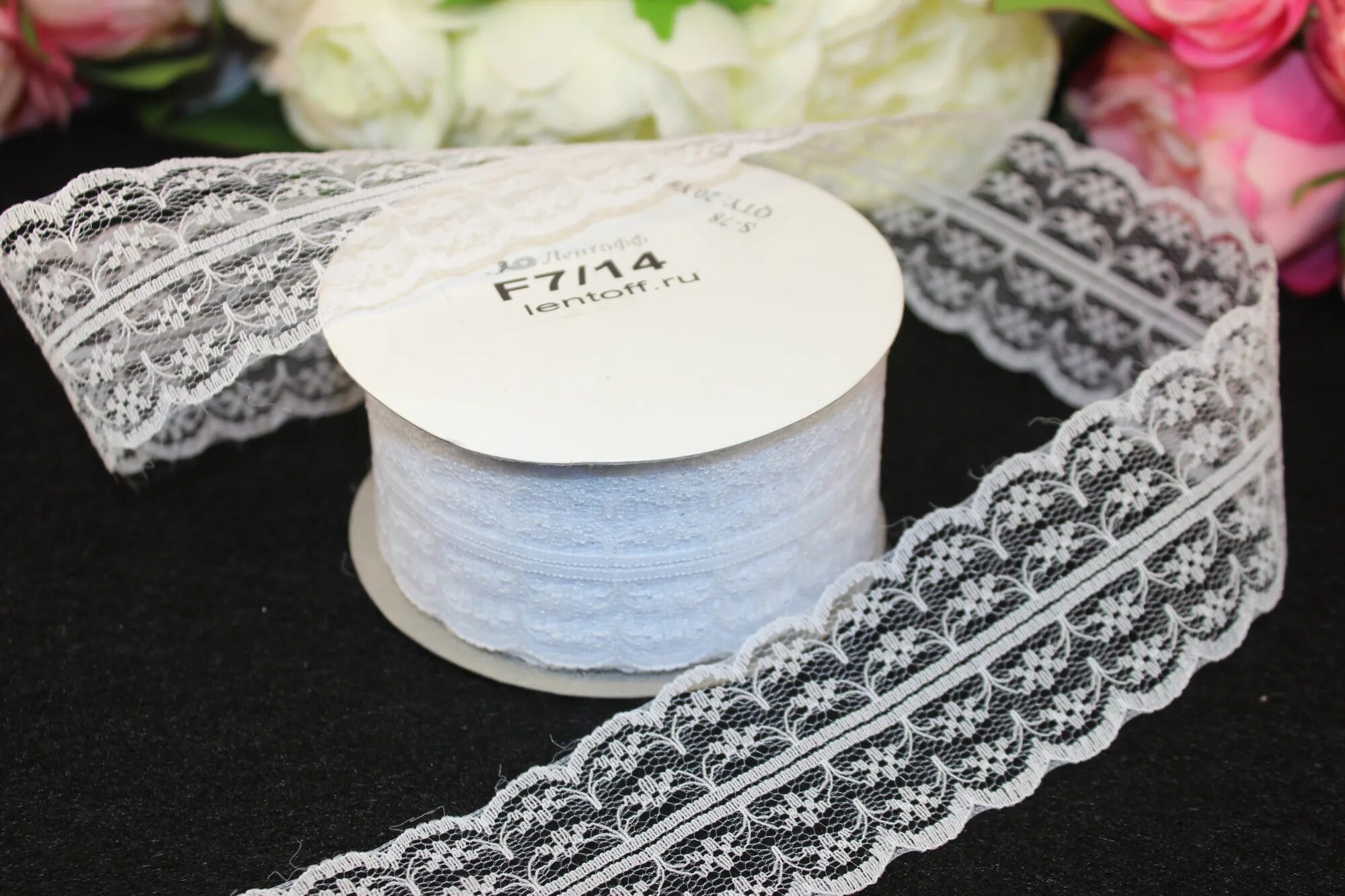тончайшее кружево. кружево. косынка для храма сколок. кружево для декора и отделки изделий. ленточное кружево.