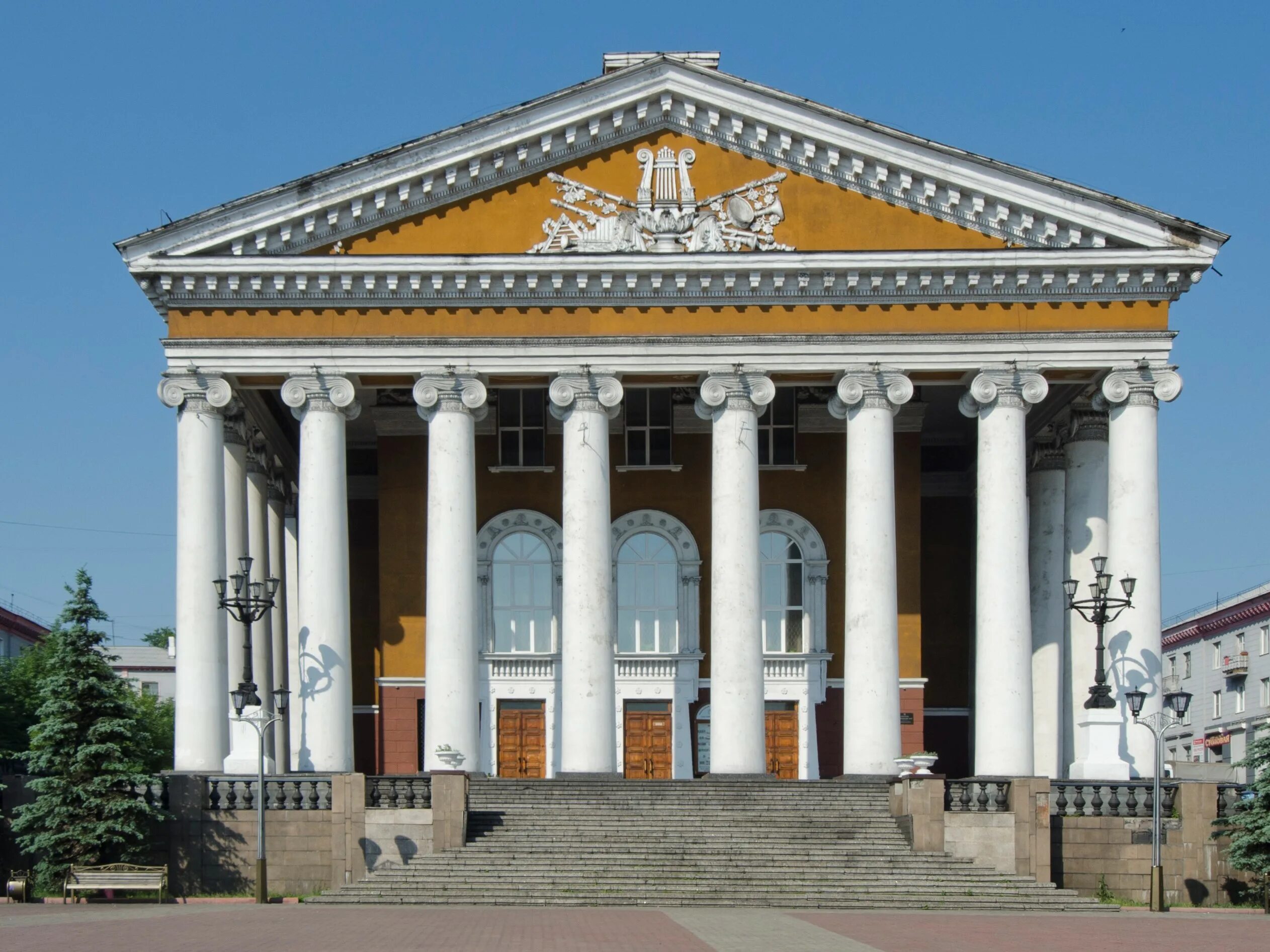 прокопьевск! прокопьевский округ стелла фото. театр имени ленинского комсомола прокопьевский. прокопьевск театор дрыммы театр др. организации прокопьевска. прокопьевск драматический театр прокопьевский.