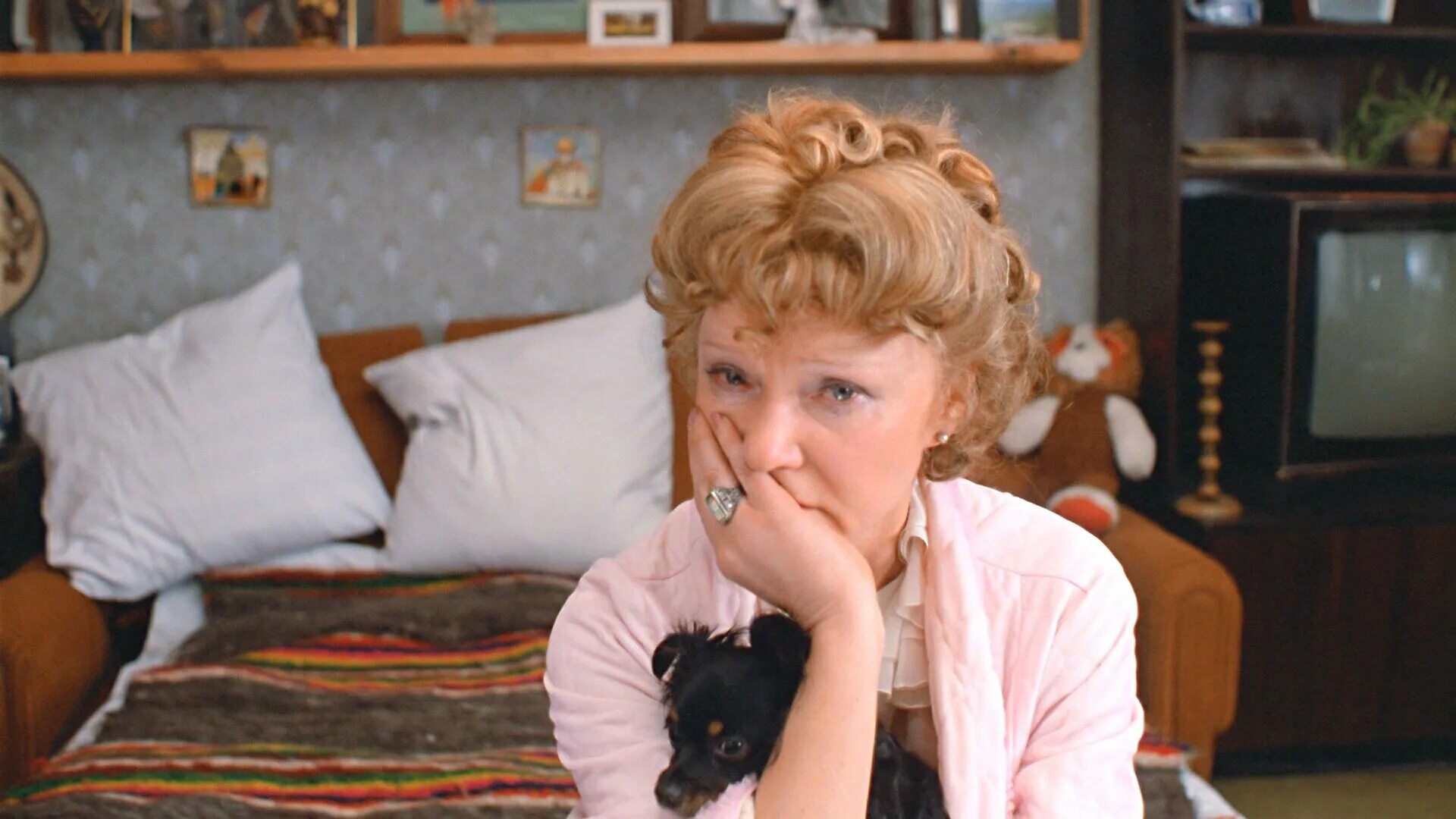 любовь и голуби собака раисы захаровны. раиса захаровна в фильме любовь и голуби. раиса захаровна любовь и голуби. гурченко в фильме любовь и голуби. любовь и голуби раиса.