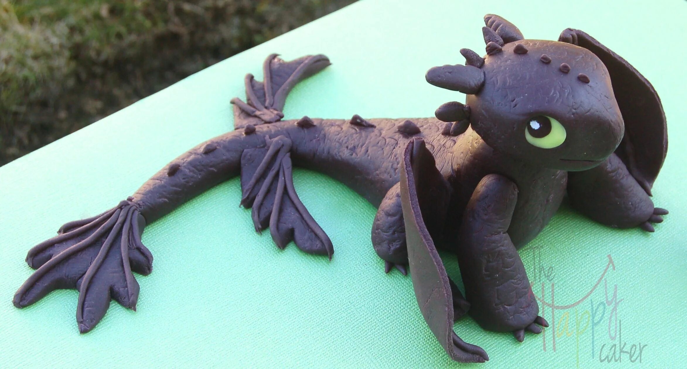 Дракон беззубик из пластилина. Торт с беззубиком. Беззубик и ночная фурия из пластилина. Беззубик и ночная фурия торт. Ночная фурия из полимерной глины.