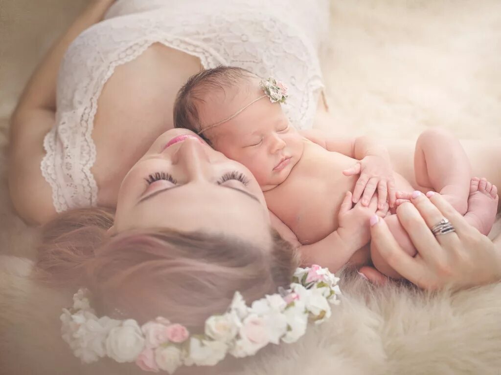 нежное дитя. девочка с котятами. мама и малыш нежность. нежное утро дети. нежные младенец.