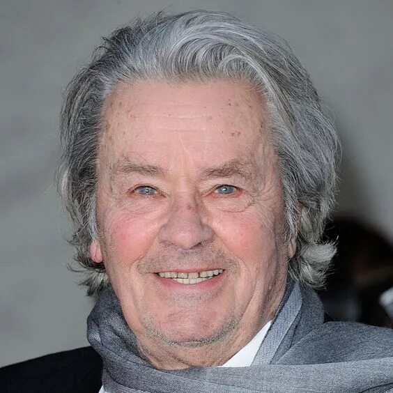Alain Delon buon compleanno: vita privata, carriera e curiosità sul divo frances