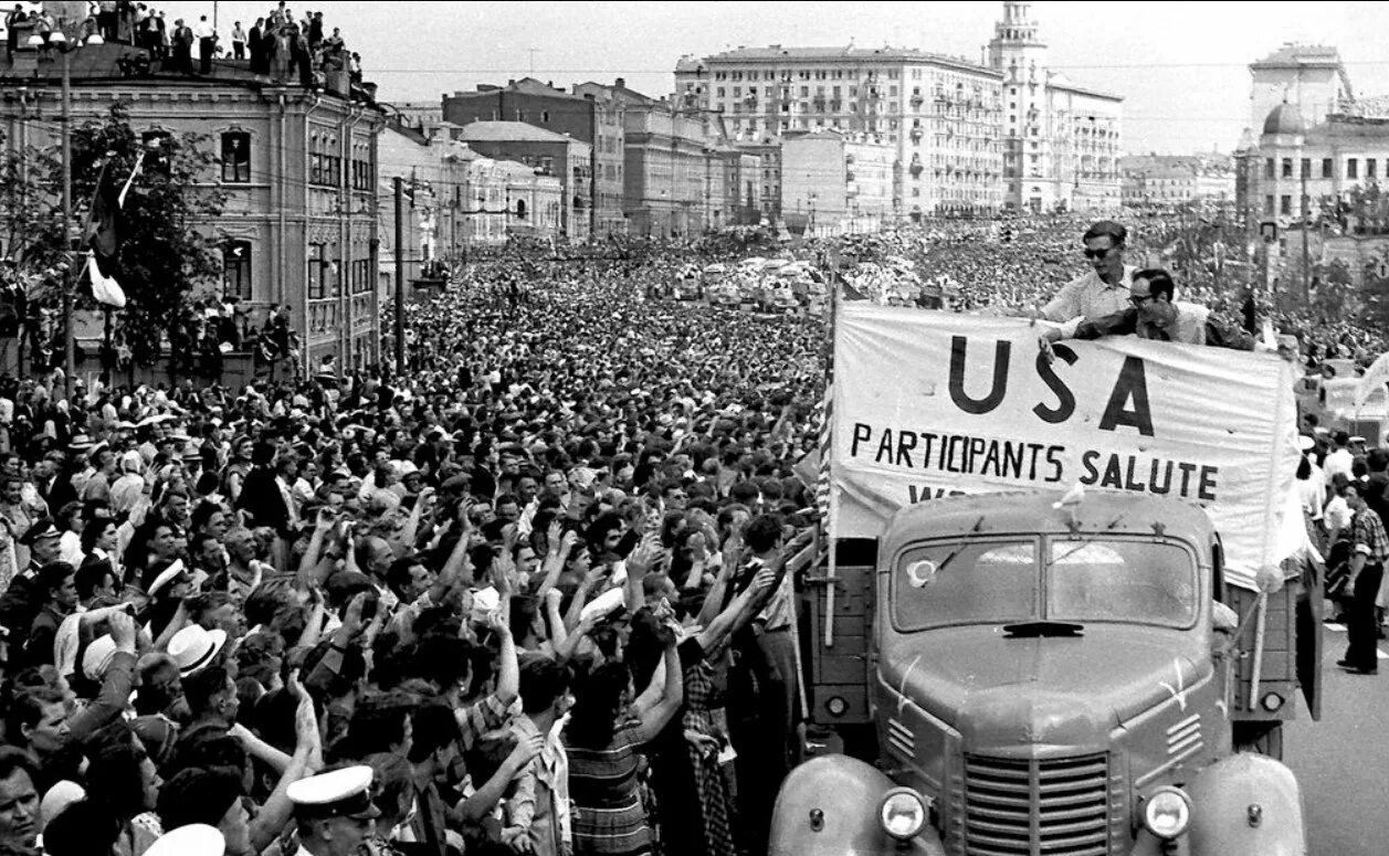 1957 года словами. Vi Всемирный фестиваль молодёжи и студентов в Москве 1957 года. Фестиваль молодёжи и студентов в СССР 1957. Фестиваль 1957 Хрущев. Молодёжный фестиваль 1957 в Москве.