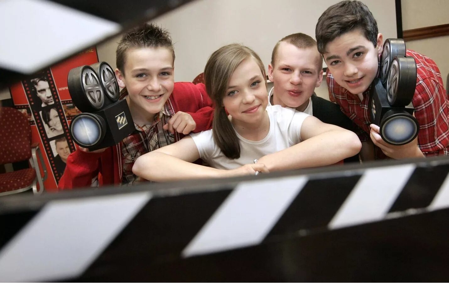 Съемки клипа. Ребенок фотограф. Дети на съемках фильма. Дети на съемочной площадке. Актёрский кастинг для детей.
