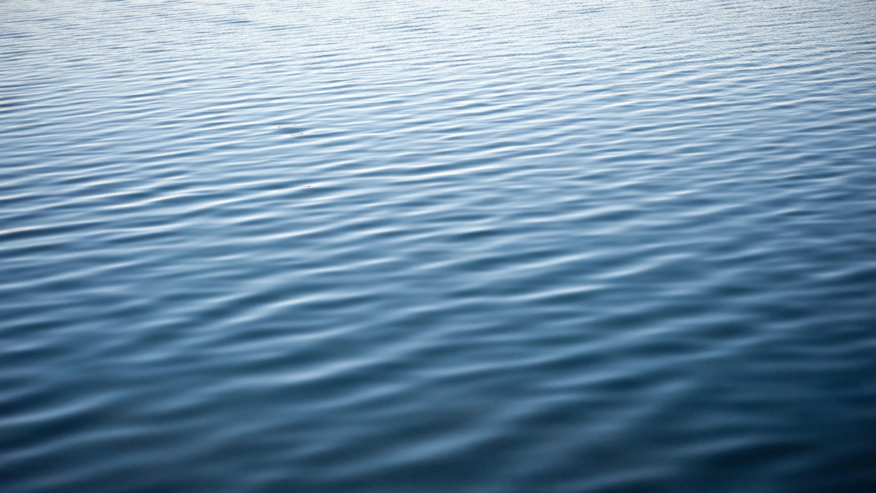 Озеро рябь на воде. Водная гладь текстура. Поверхность воды. Рябь на озере. Как пишется водная гладь