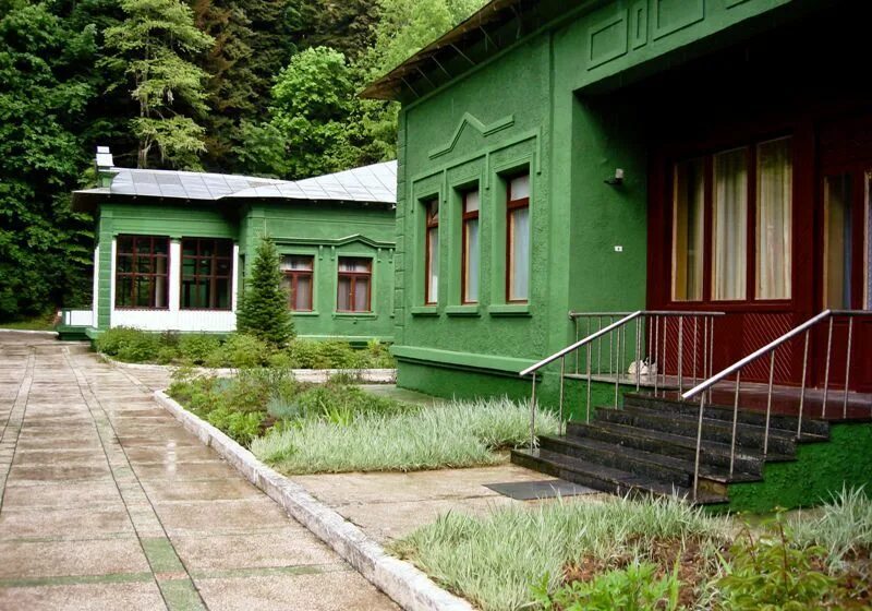 Дача сталина мацеста. Дача сталина в хосте. Дача сталина в абхазии. Дача сталина в сочи. Дом музей дача сталина в сочи.