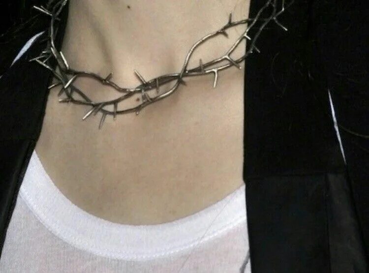 Цепи на шее и поцелуи. Цепи на шее и поцелуи