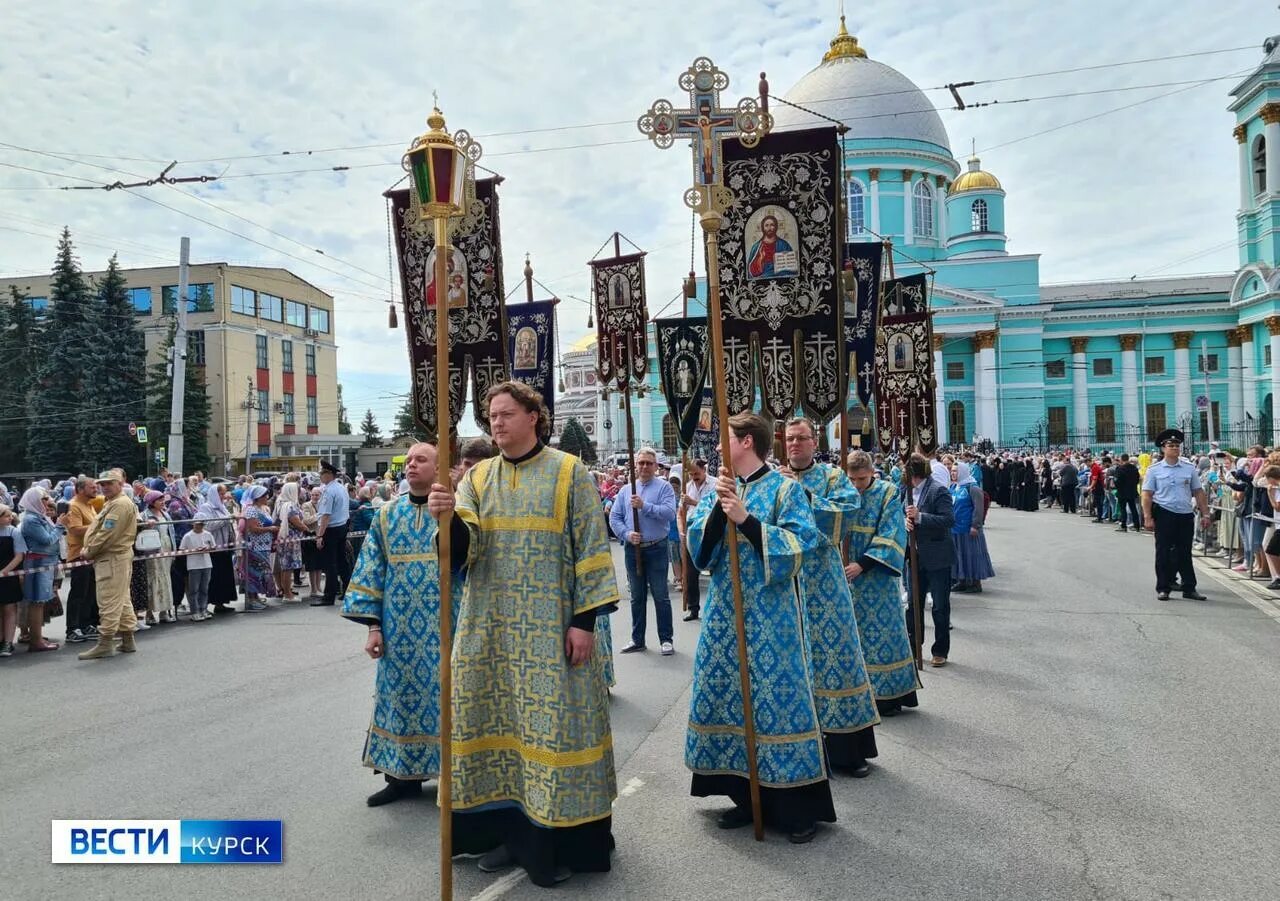 Коренная пустынь курск крестный ход. Крестный ход в курске. Крестный ход в курске 2023. Коренная пустынь курск крестный ход. Коренная пустынь курская область крестный ход.