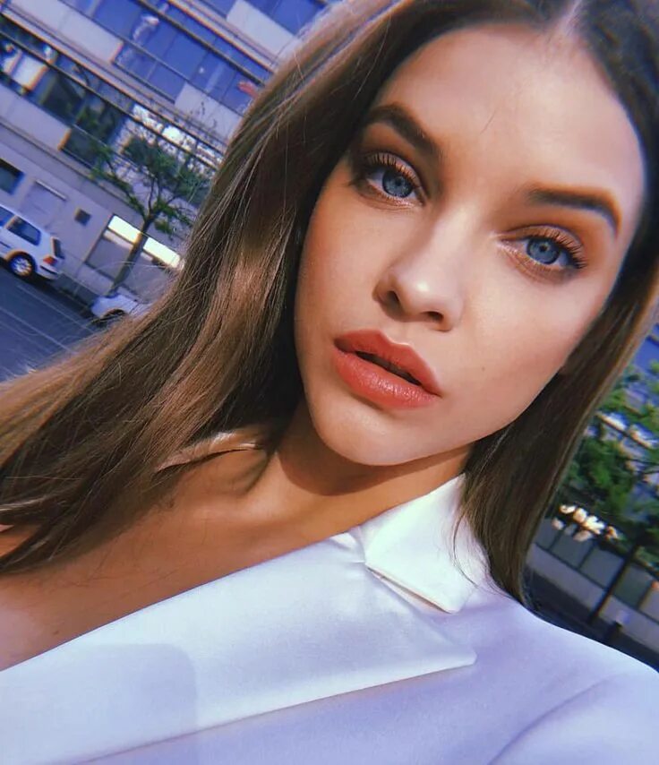 Топ красивых девушек. Селфи модели. Тейлор хилл фото. Барбара палвин селфи. Emma delury.