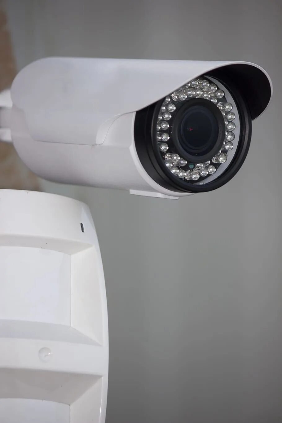 Черно белая камера видеонаблюдения. Камера видеонаблюдения. Камеры видео наблюдения. CCTV видеонаблюдение. ИК подсветка для камеры видеонаблюдения.
