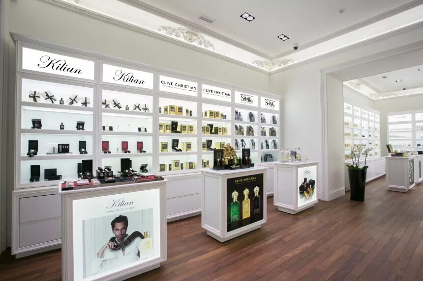 красивые магазины парфюмерии. магазин духом. фрагонар парфюмерный дом в париже. магазин парфюмерии. магазин духов интерьер.