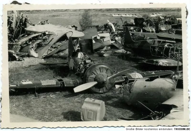 22 июня бомбежка. Разбитые аэродромы СССР 1941. Разбомбленные самолеты на аэродроме в 1941. ВОВ 22 июня 1941 самолеты. Разгром авиации РККА В 1941 году.