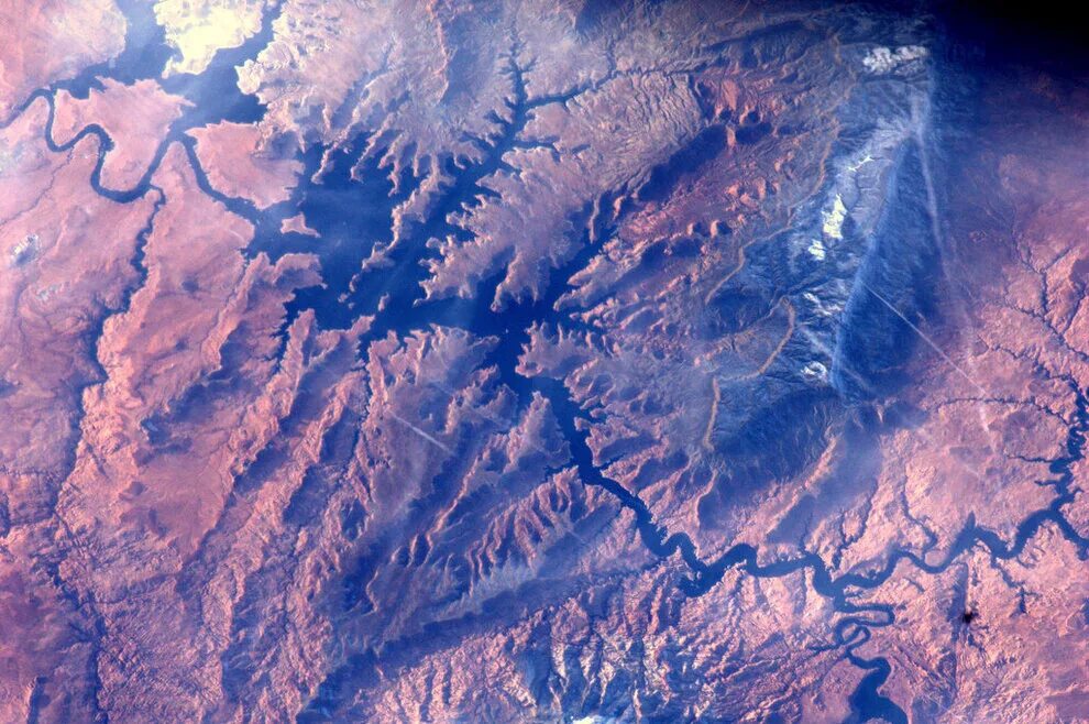 Реки на планете земля. Гранд-каньон США со спутника. Гималаи космический снимок рельеф. Гранд каньон в США вид из космоса. Дельты реки Колорадо из космоса.