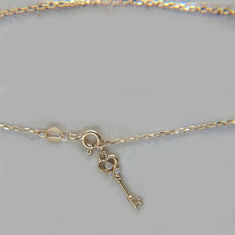 подвески на цепочку на руку. золотая подвеска на браслет. золотой слейв браслет. тонкие браслеты. браслеты для девушек.