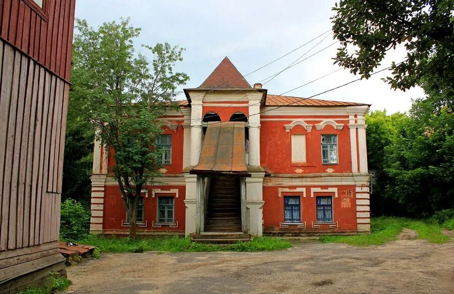 Калужское дома. Палаты Макаровых Калуга. Палаты купца Макарова. Дом купца Макарова Калуга. Калуга палаты Купцов Макарова.