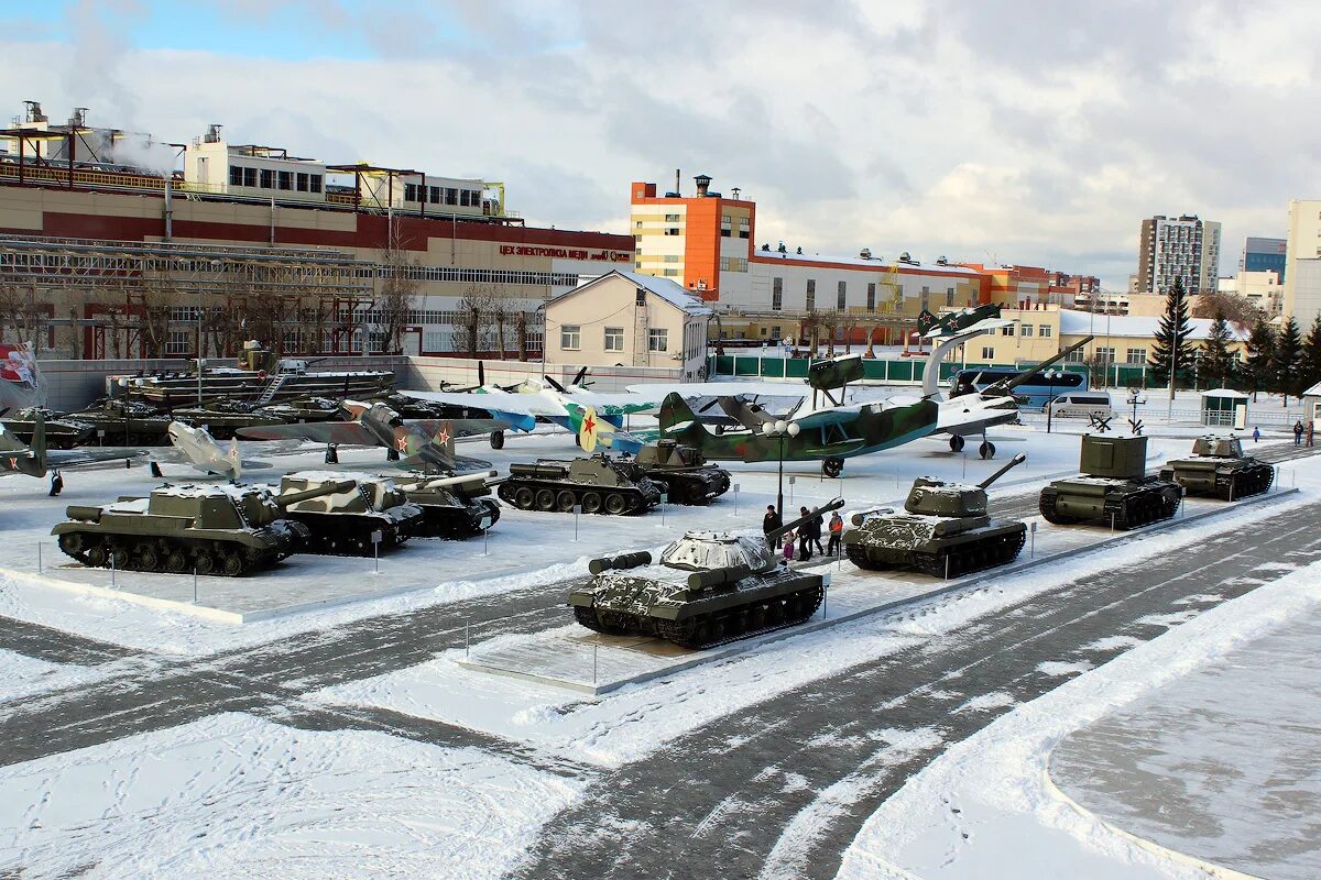 Кв пышме. Музей боевой славы урала в верхней пышме. музей военной техники боевая слава урала верхняя пышма. музей военной техники в верхней пышме. музей боевой техники в верхней пышме.