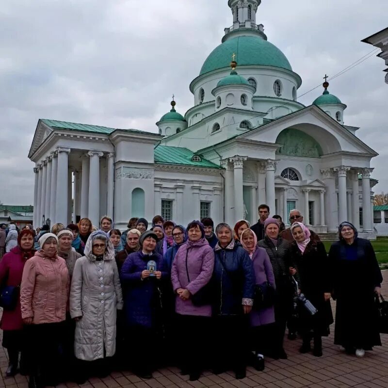 Храм матронушки работает. Дмитровский храм матроны. храм матроны московской в дмитровском районе. храм святой матроны в москве. храм матроны в дмитровском паломническая служба.