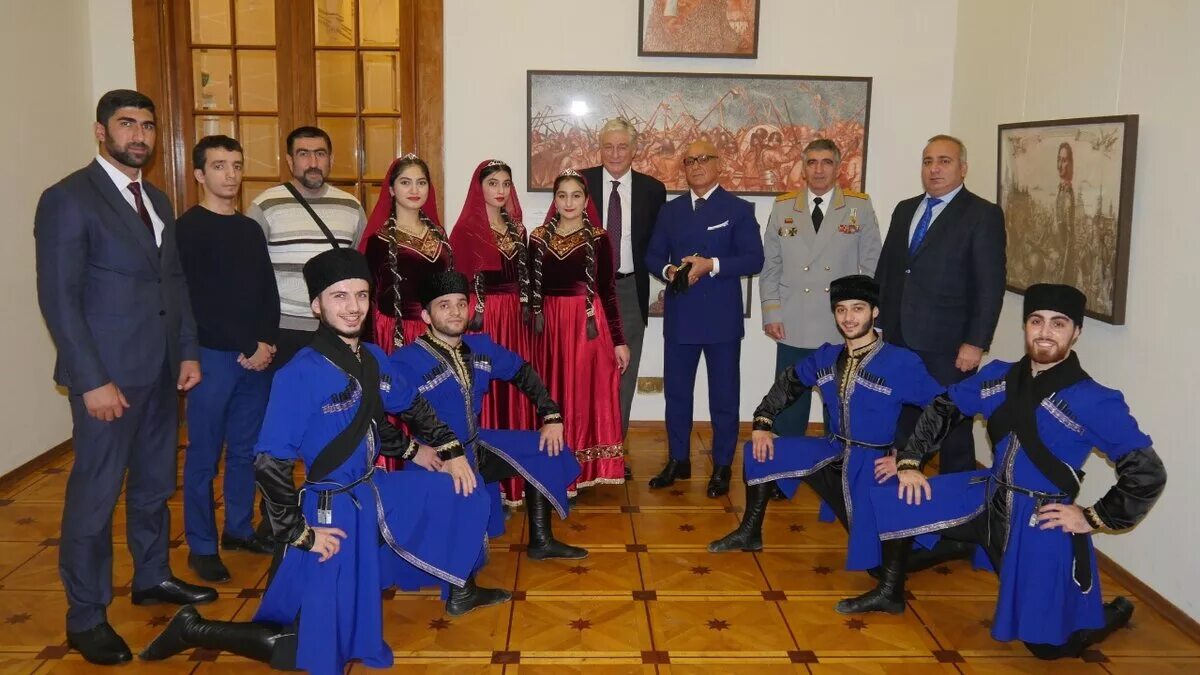 стиль азербайджанцев молодежи. союз азербайджанцев. союз азербайджанцев россии физули мамедов. руководитель азербайджанской диаспоры тюмень. физули мамедов фрэнк элкапони.