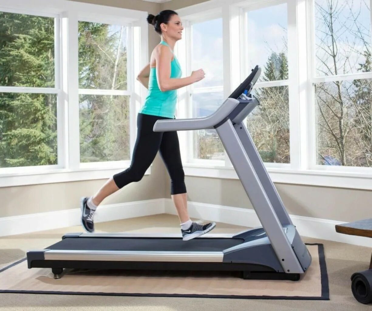 Тренировочный тренажер. Беговая дорожка ворк. Бегущая дорожка тренажер. Занятия на беговой дорожке. Бег на беговой дорожке.