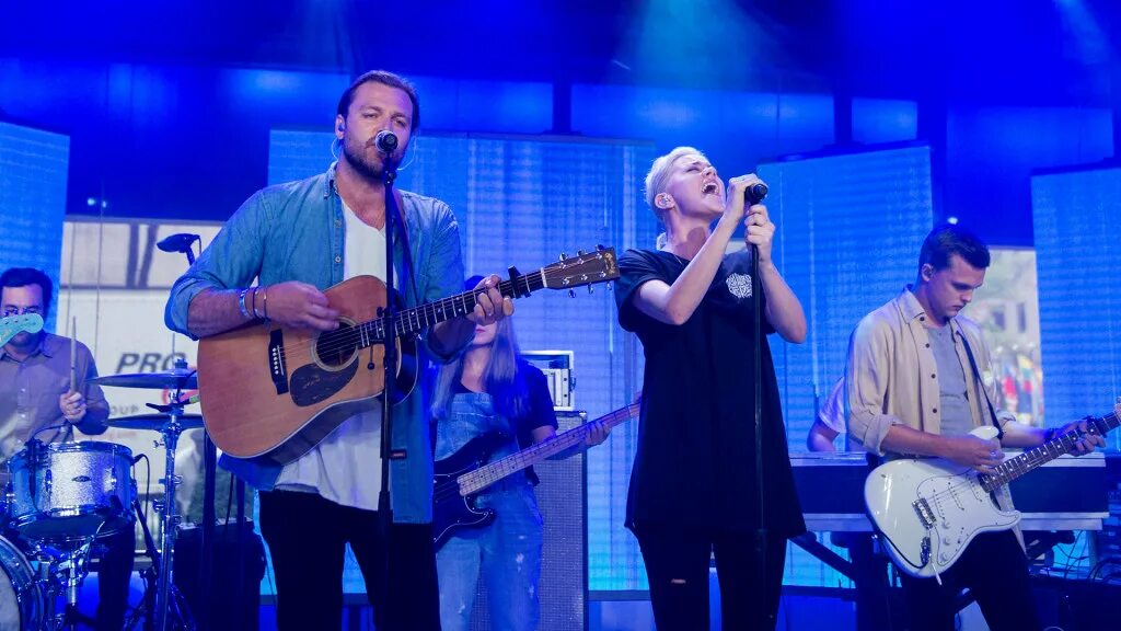 Церковь хиллсонг. Hillsong группа христианская. Хиллсонг участники группы. Hillsong united oceans. Hillsong united группа.