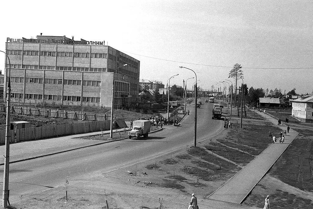 Братск х. Братская швейная фабрика братск. братск 1970. старая швейная фабрика братска. братск здание швейная фабрики.