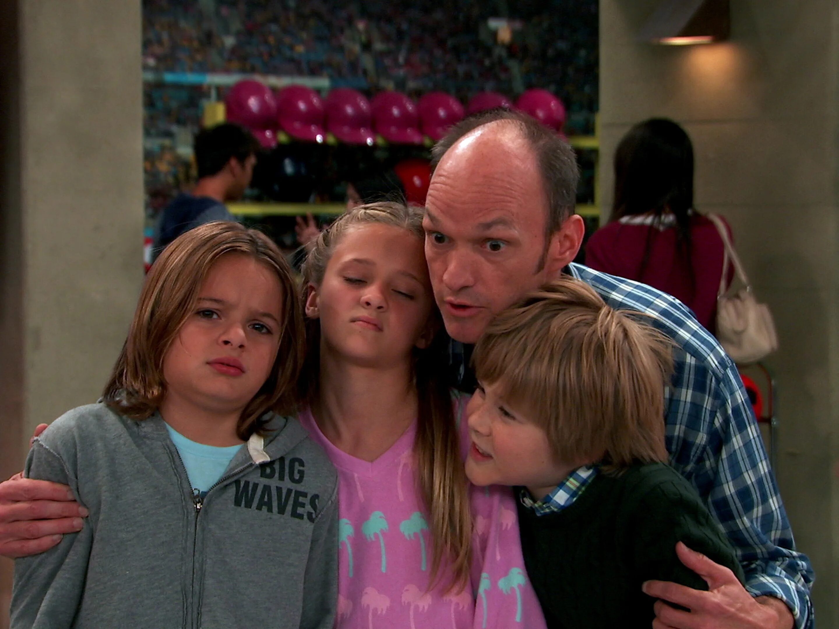 Эйдан галлахер никки рикки дикки и дон. Ник рик дики дон. Ники рикки дикки и д он. Эйдан галлахер рикки дикки и дон. Никки рикки дикки и дон 2018.