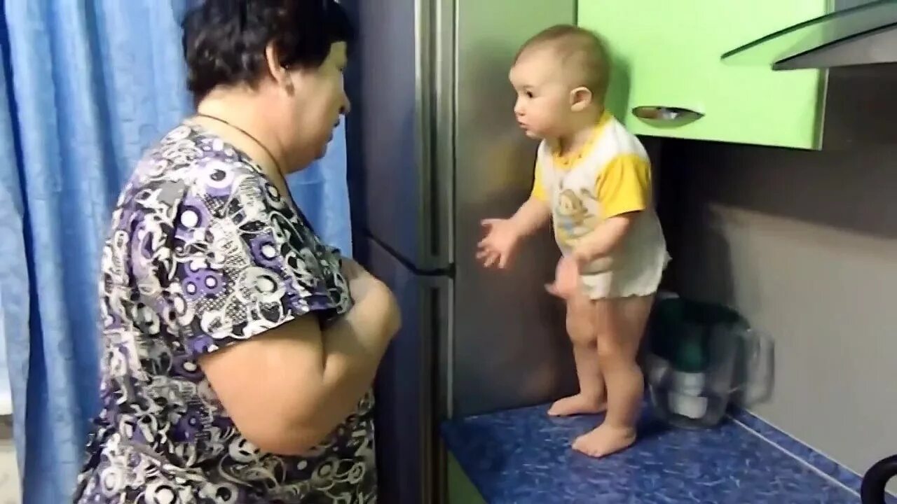 маленькая бабушка. видео приколы внуков. видео приколы внуков. дедушка и внук. фотосессия с внуком.