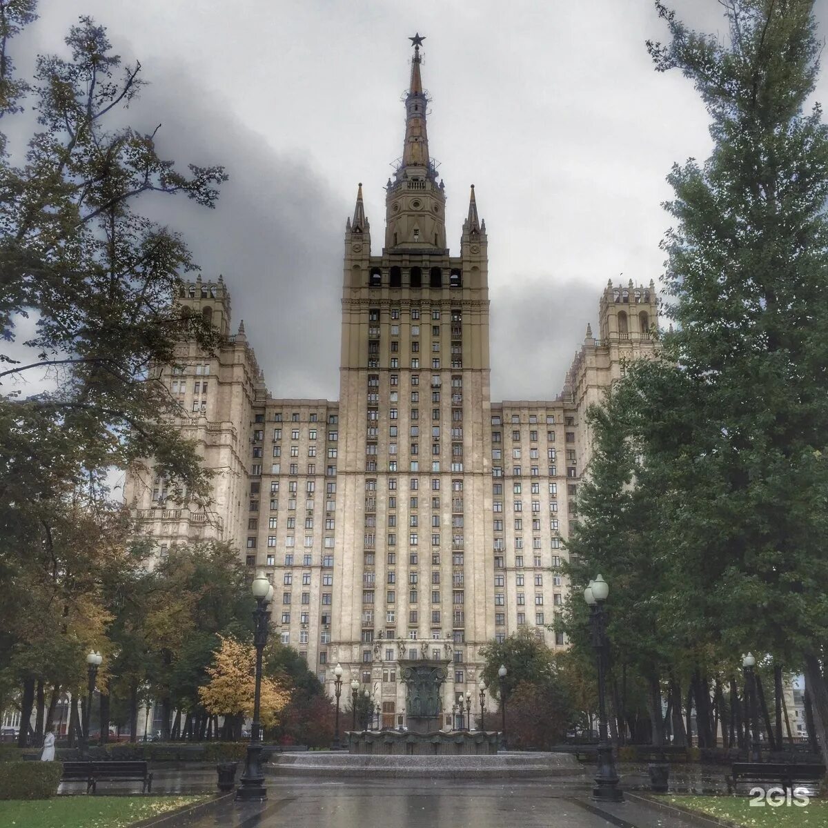 Сталинская высотка на Кудринской площади у м Баррикадная :: Наталья Владимировна