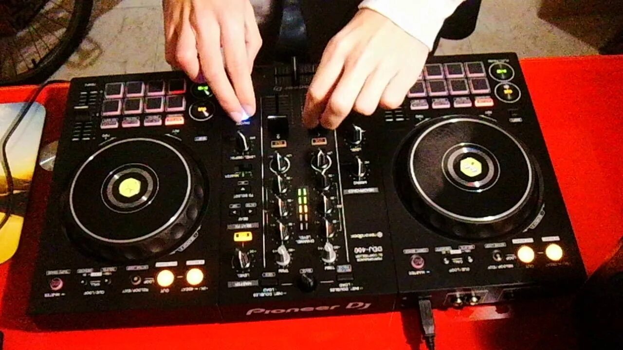 Pioneer dj 400 купить. Pioneer DDJ-400. Pioneer DDJ-400 Pioneer DDJ-400. Пульт диджейский Pioneer DDJ-400. Пульт DJ Pioneer 400.