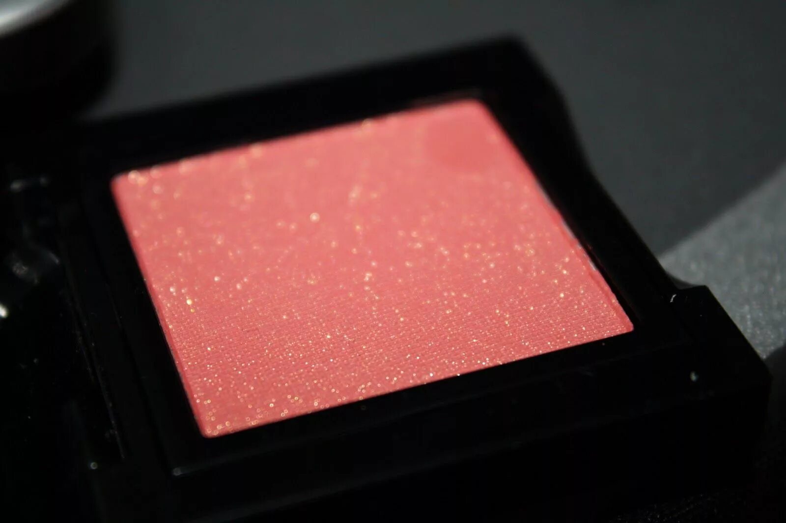 Blush brown. Bobbi Brown Shimmer blush Coral. Bobbi Brown blush 03 Coral. Bobbi Brown blush румяна. Bobbi Brown румяна Coral.