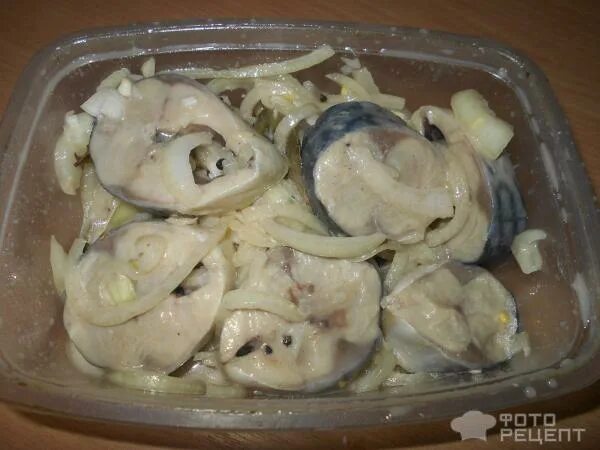 Скумбрия в масле с луком рецепт. Скумбрия в горчичном соусе засолка. скумбрия в горчице. скумбрия в горчичной заливке.