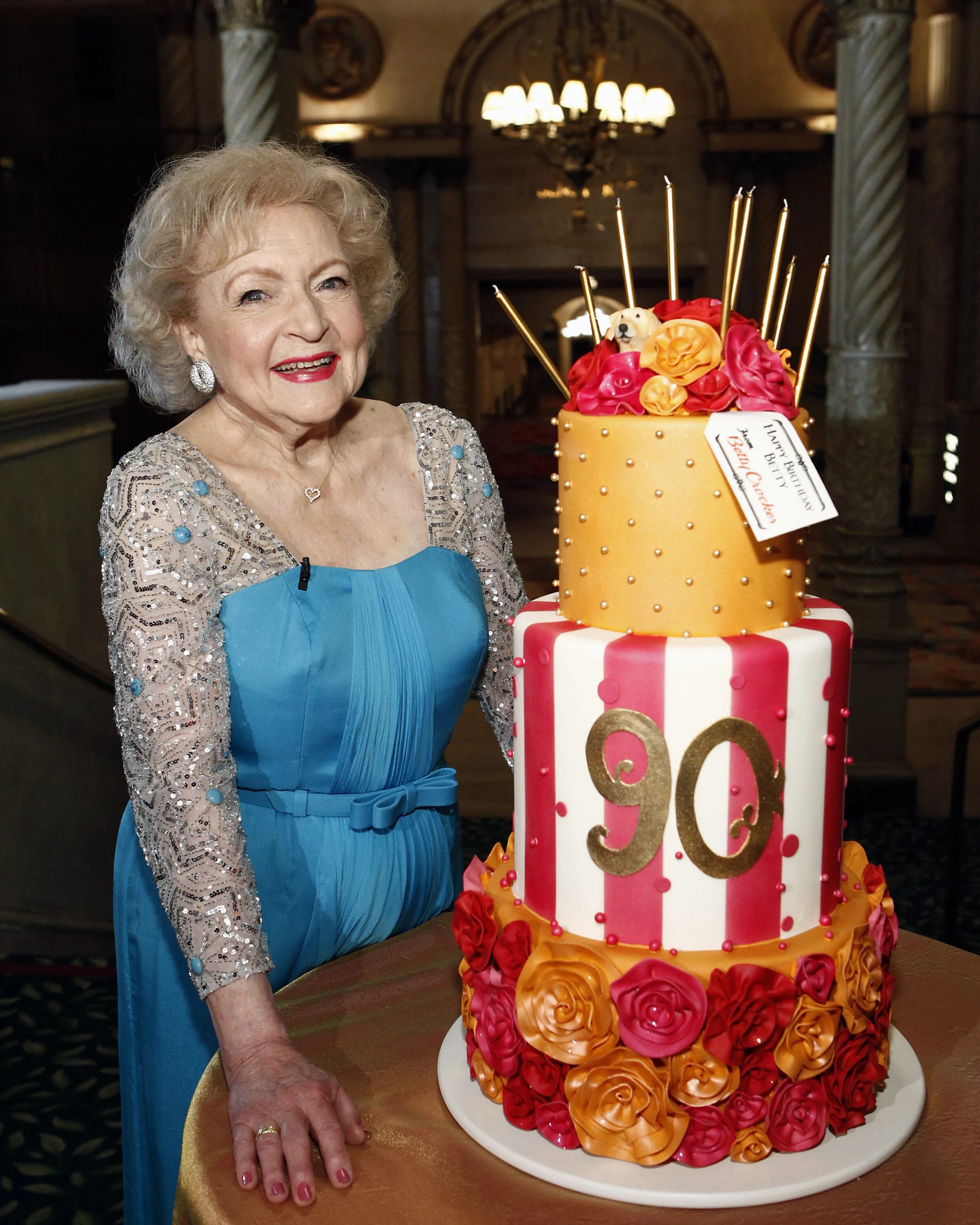 Отмечают ли 40 лет мужчине день рождения. Торт на юбилей 90 лет. Торт на 90 лет бабушке. Торт на юбилей 70 лет женщине. Подарок на 50 лет женщине.