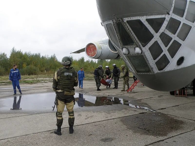 Один из террористов из иваново. Теракт Северный аэродром Иваново. Террористы в Иванове. В Иваново на аэродроме Северный прошли учения. Происшествия на Северном аэродроме в Иваново.