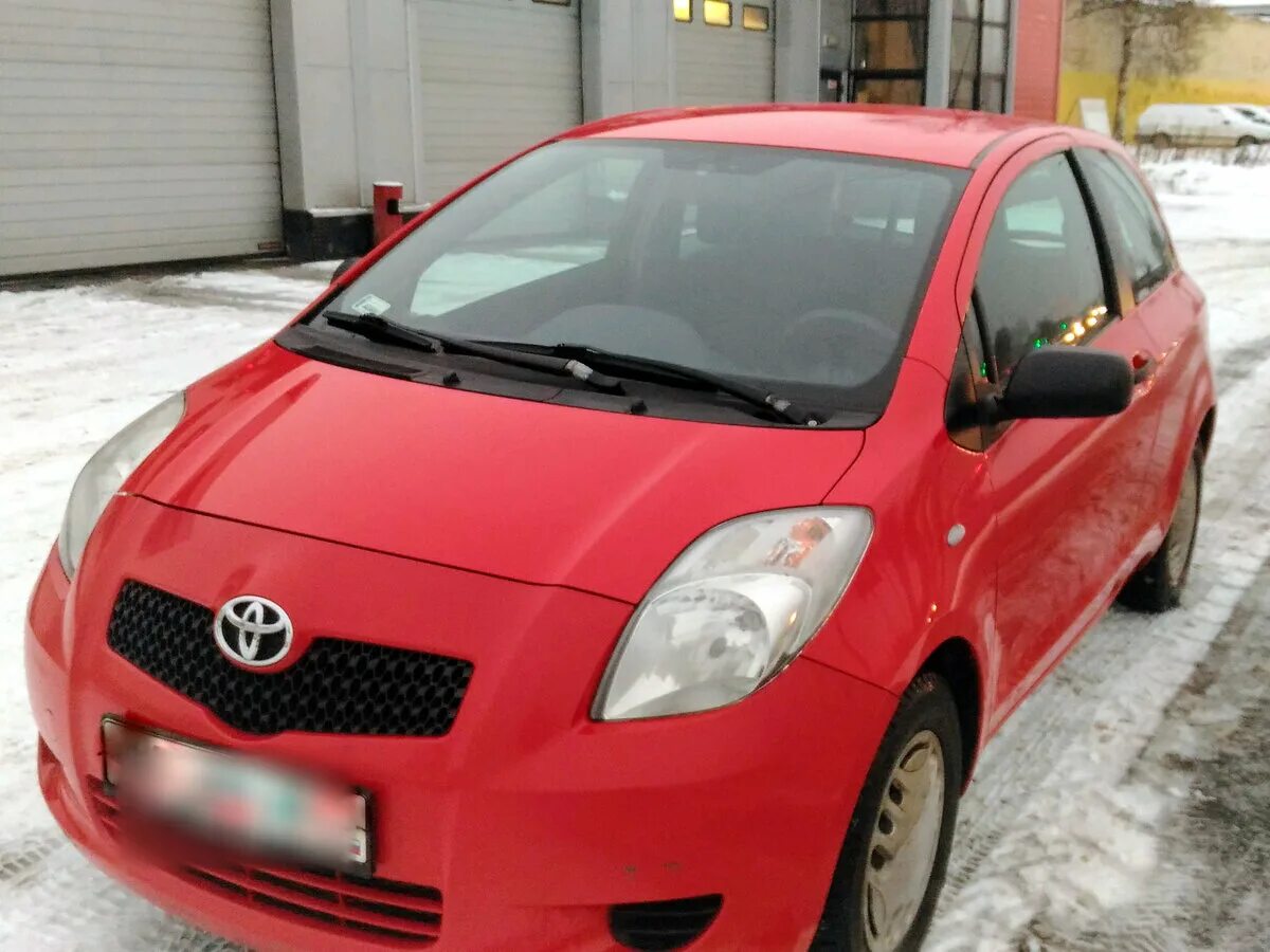 Тойота ярис продажа. Тойота Ярис 2 2007. Toyota Yaris 2003 красная. Toyota Ярис 2007. Красный хэтчбек Ярис.