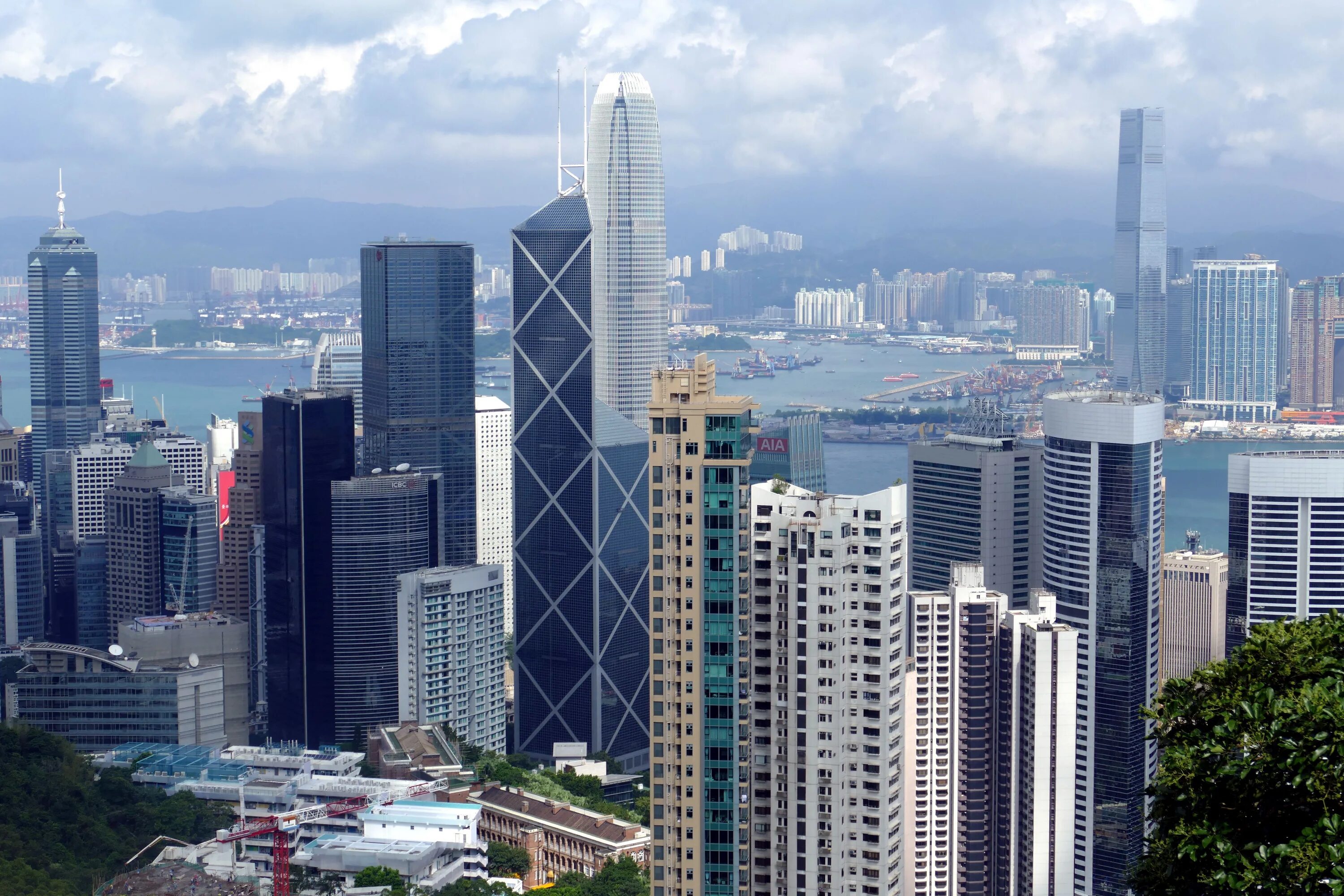 Небоскребы гонконга. Гонг Конг небоскребы. Небоскреб Гонконга скайскрепер. Гонконг небоскрёб Китая. Китай Гонконг панорама.