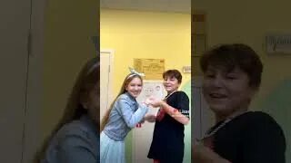 Камиль с аминкой и с миланой из кампуса. Кампус сериал кикидо актеры. Мэнди из кампуса. Камиль с аминкой и с миланой из кампуса. Милана хаметова и камиль встречаются.