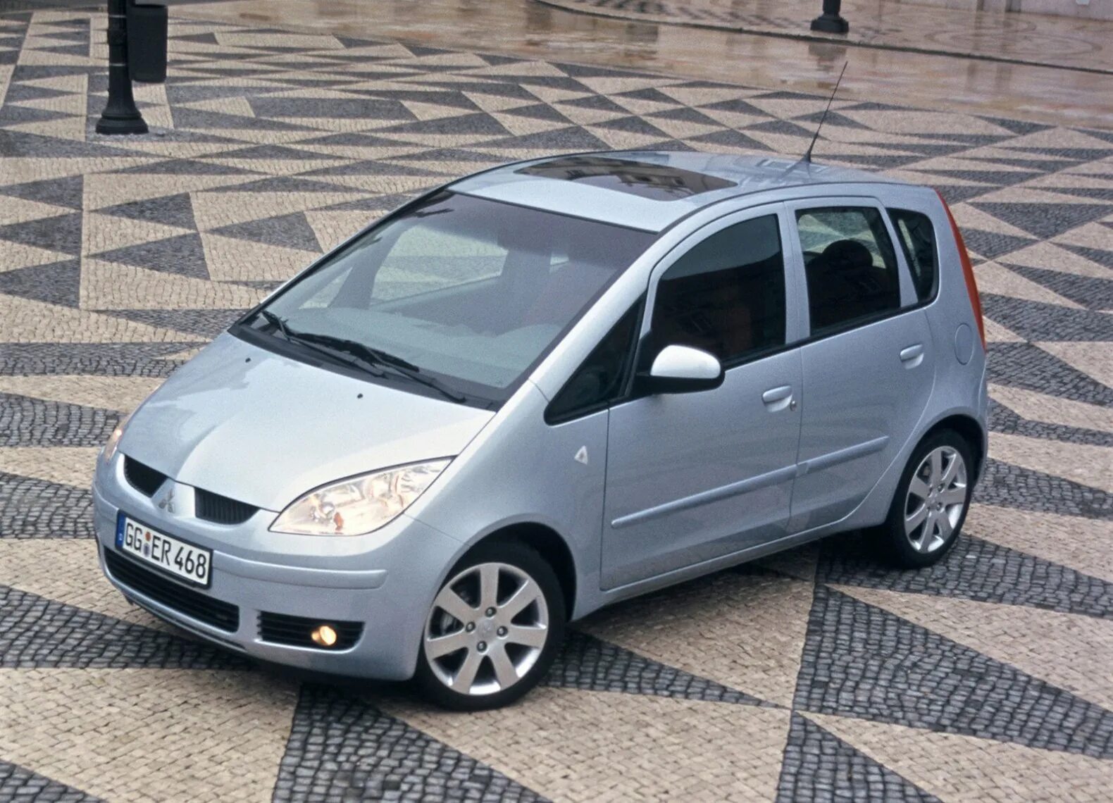 Mitsubishi colt 1. Митсубиси Кольт 2004. Mitsubishi Colt 2004-2012. Митсубиси Кольт 1.3 2003. Мицубиси Кольт 2004.