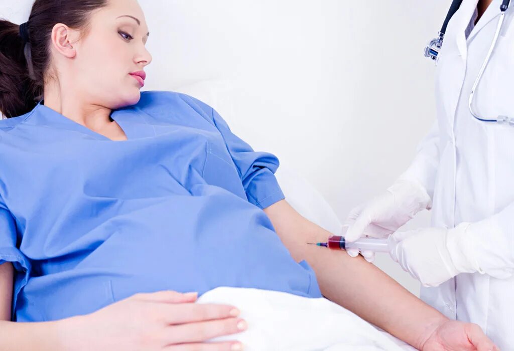 Тест послеродовые кровотечения. Забор крови у беременных. Беременные женщины. Осмотр беременной женщины. Забок крови у беременной.