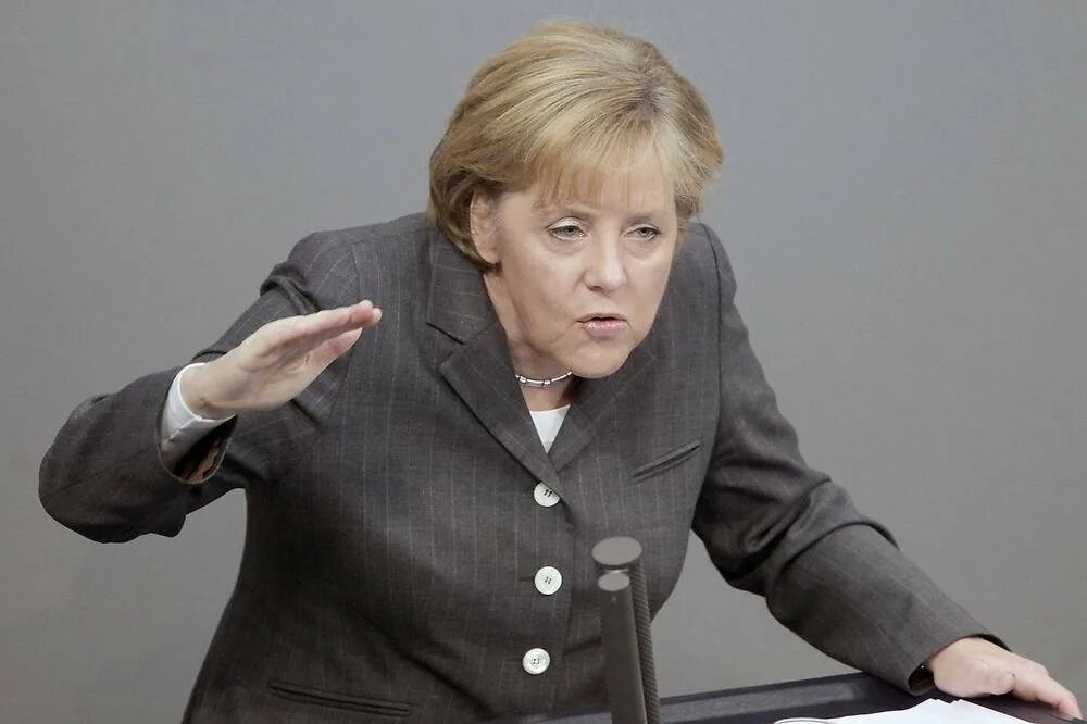 Глупые политики. Ангела Меркель. Ангела Меркель смешная. Ангела Меркель злая.