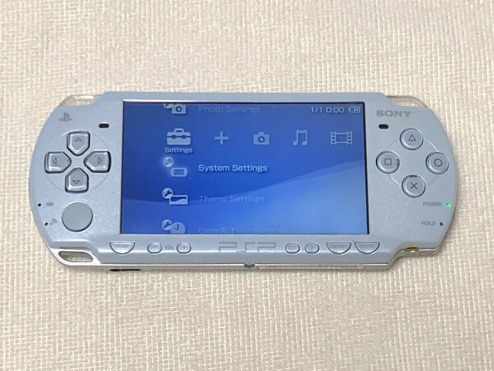 Псп 2000. Sony psp e-street -1004. Псп 2000. Playstation portable 100. Модель psp 1004.