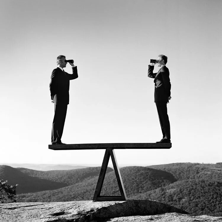 Черно белая психология. Сюрреализм родни Смит. Родни Смит фотограф. Человек чб. Конкуренты Эстетика.