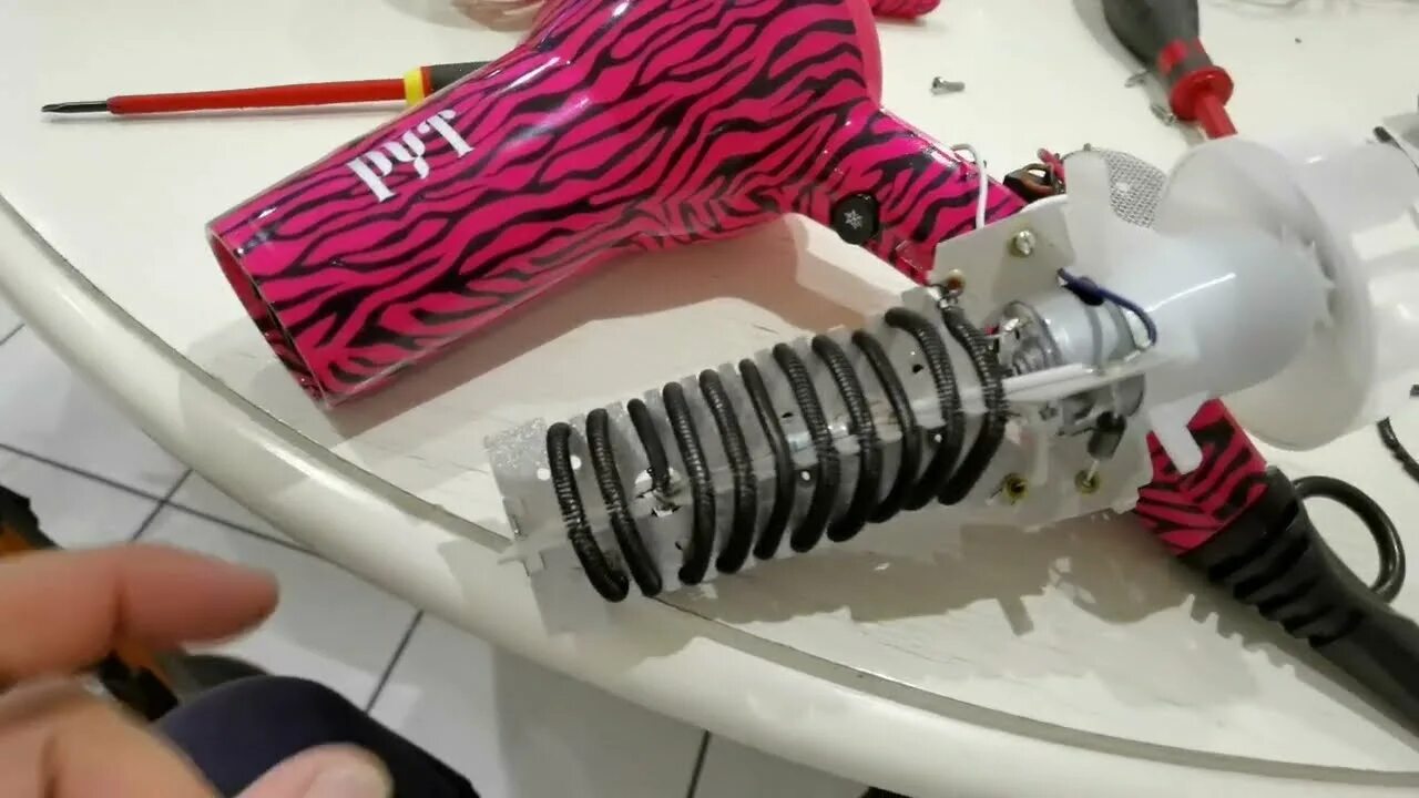 Нагревательный элемент для фена ровента. Нагревательная спираль 550вт. Ремонт спирали. Устройство фена для волос. Обрыв нихромовая спираль электрический чайник.