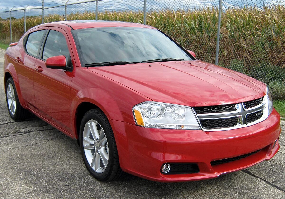 Купить додж б у. Додж Авенджер. Dodge Avenger 2012. Dodge Avenger 2006. Додж Авенджер седан.