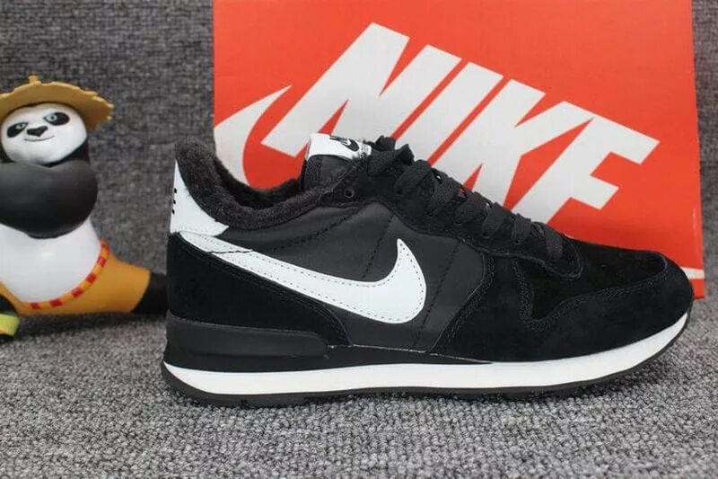 Найк 43. Nike Internationalist Black and White.