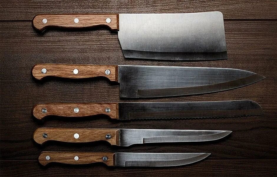 Нож над дверью. Кухонный нож. ножи поварской тройки. butcher knife. нож кухонный little cook.