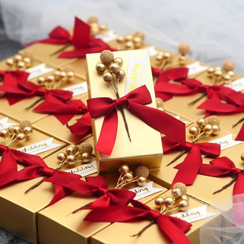 Подарочные коробки. Красивые подарочные коробки. Коробочка для украшений подарочная. Красивые коробки для подарков. Красно золотые конфеты